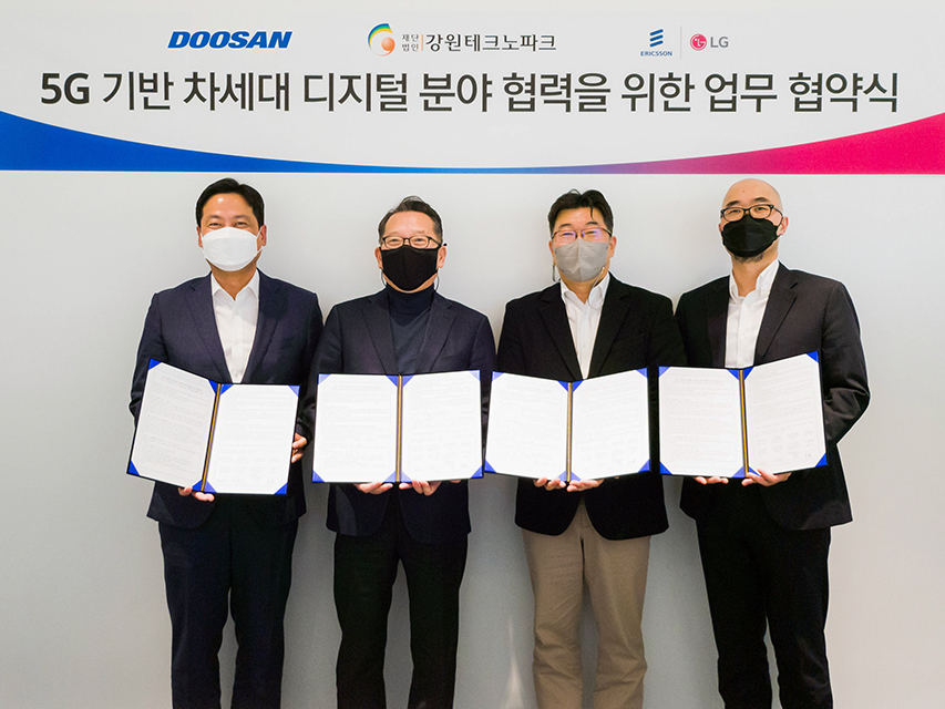 Photo. The attendees pose for a group photo after signing the “MoU on 5G-based Next Generation Digital Business Cooperation’ at the Bundang Doosan Tower in Seongnam, Gyeonggi-do.  From left to right: Inyoung Lim, SVP of DDI; Seong-In Kim, President of GWTP; Seiyoung Jang, VP of Doosan Heavy; Kyohun Shim, VP of Ericsson-LG.
