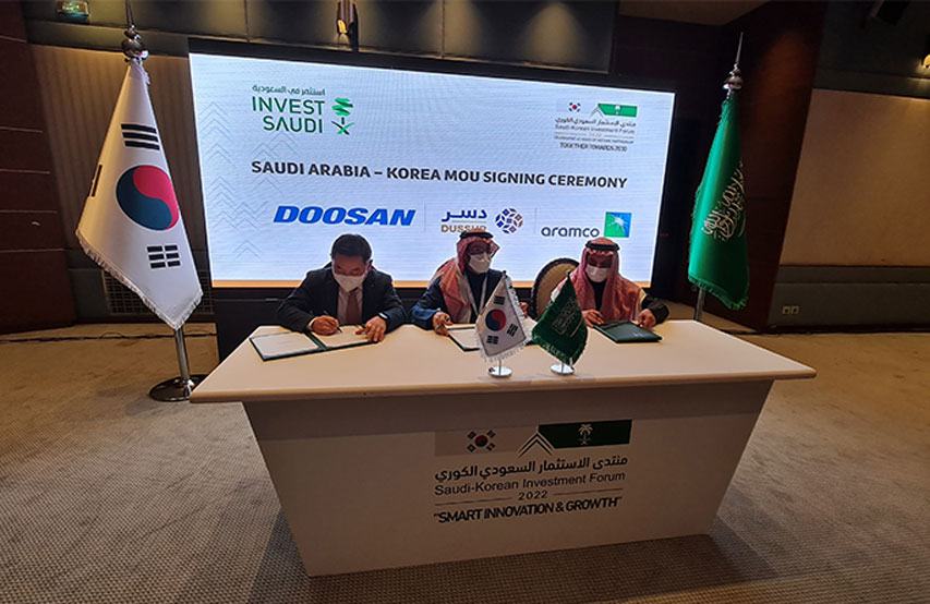 Raed Al-Rayes, CEO of Dussur (in the middle); Waleed Al-Saif, CEO of Saudi Aramco Development Company (on the right) and Hayong Jeon, Vice President of Doosan (on the left), pose for a photo at the shareholder’s agreement signing ceremony held in Riyadh, Saudi Arabia. 