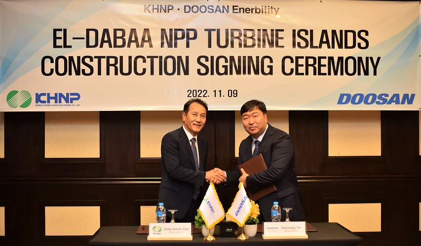 On Nov. 9 (local time), Jungmook Lim, KHNP’s Cairo Office Head (on the left), and Daeyong Yu, Doosan Enerbility’s Cairo Branch Director, pose for a photo in Cairo, Egypt after signing the contract for construction of the El Dabaa NPP turbine island.