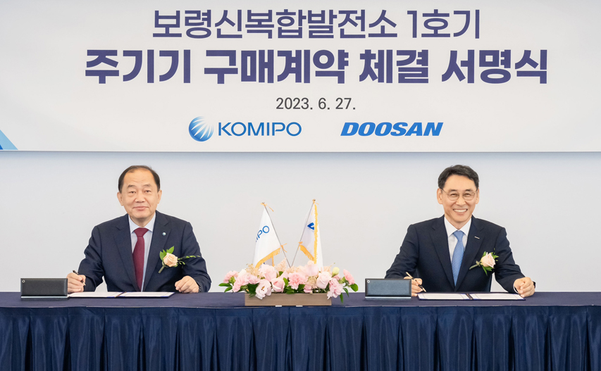 On June 27th, KOMIPO CEO Hobin Kim and Doosan Enerbility President & COO Yeonin Jung pose for a photo at the supplier agreement signing ceremony held for the Boryeong New Combined Cycle Power Plant.at the Lotte Hotel Seoul.