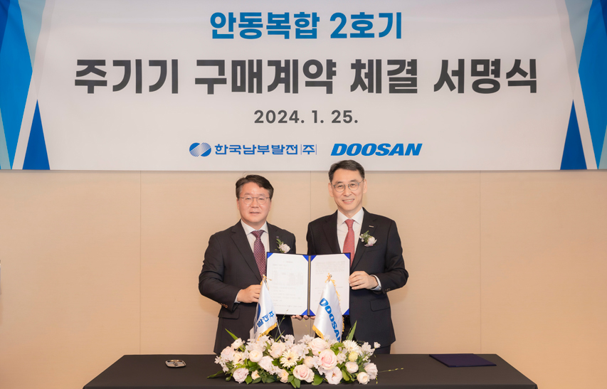 On Jan 25, KOSPO President & CEO Seung Woo Lee(on the left) and Doosan Enerbility Vice Chairman & COO Yeonin Jung pose for a photo at the supplier agreement signing ceremony held at the InterContinental Seoul for the Andong Power Plant Unit 2.