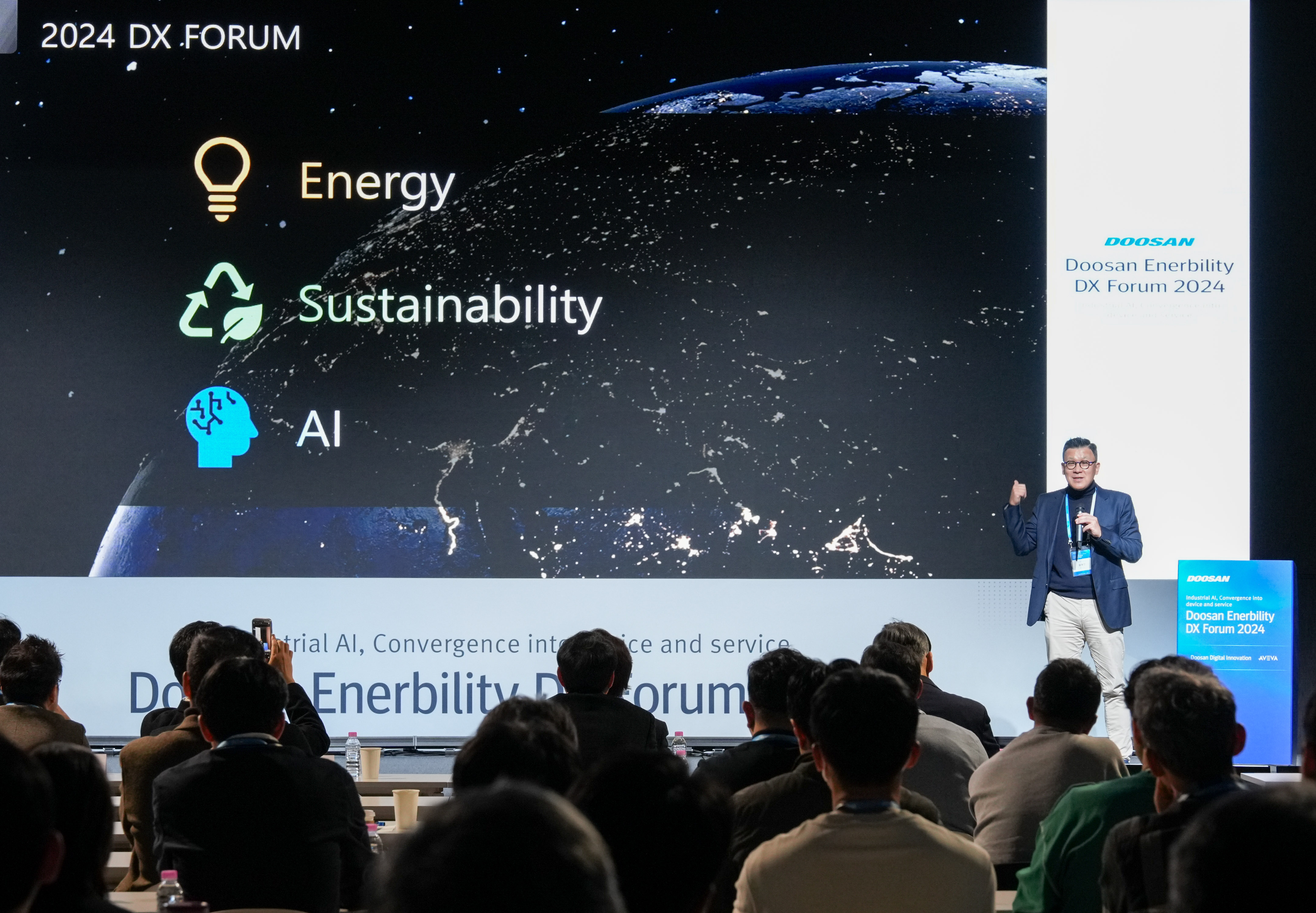 Doosan Enerbility CSO Yongjin Song giving opening remarks at the “DX Forum 2024” held at Bundang Doosan Tower on Nov 29.