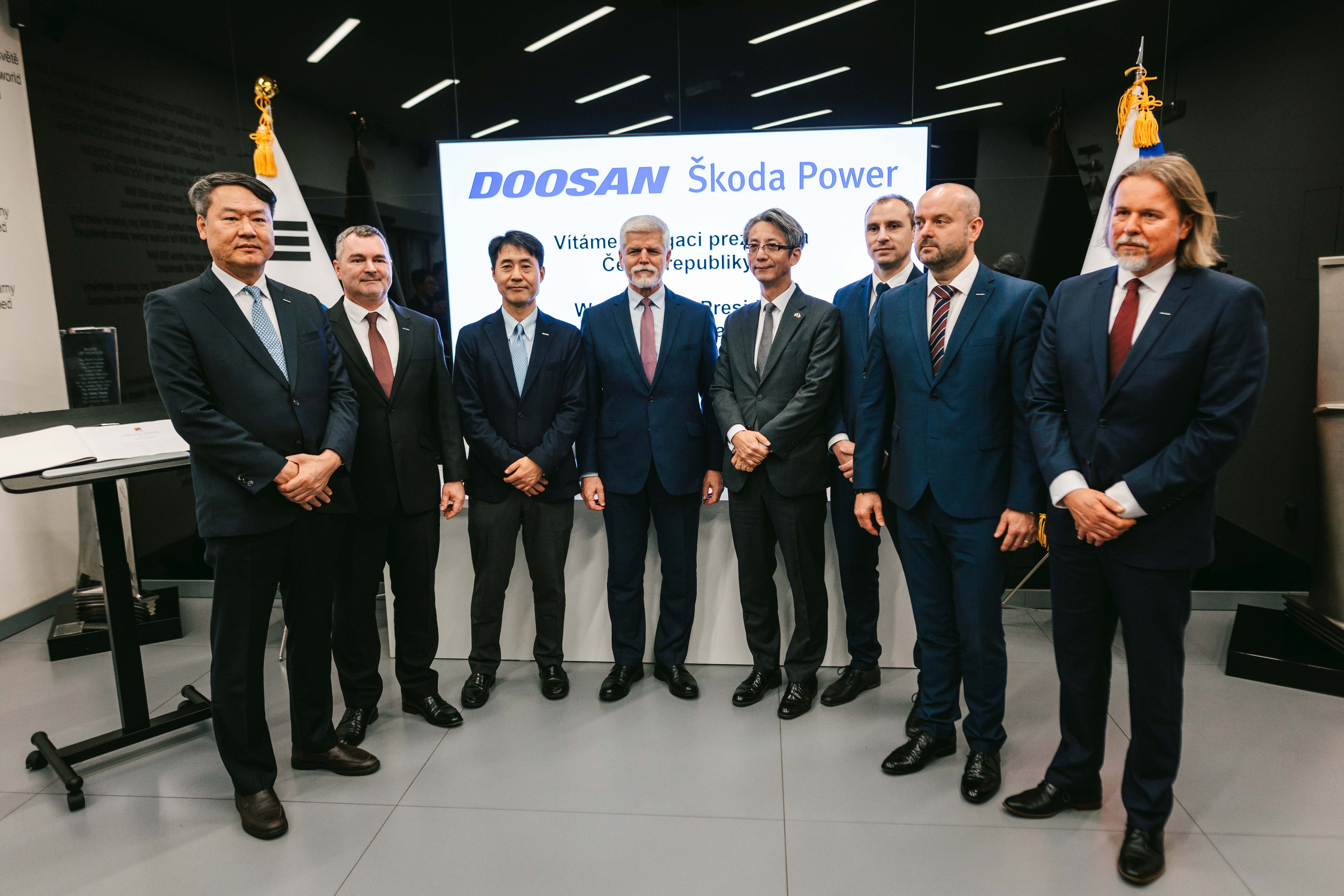 On March 25(Czech local time), Czech President Petr Pavel(4th from the left) poses for a group photo with related parties, including Youngki Hong, South Korean Ambassador to the Czech Republic(5th from the left); Seungwoo Sohn, CEO of Doosan Enerbility’s Power Services BG(3rd from the left), Youngki Lim, CEO of Doosan Skoda Power(1st from the left).