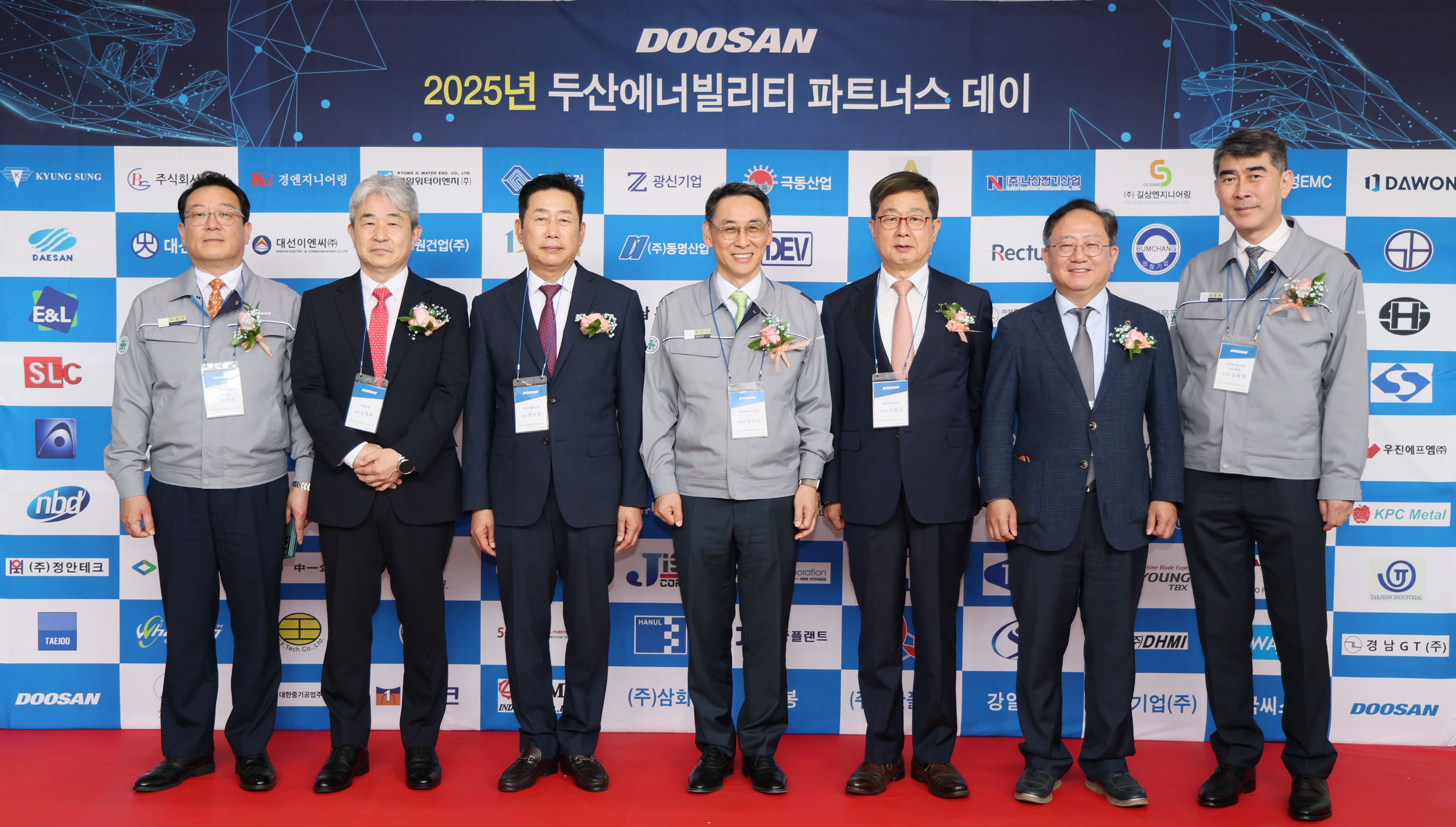 ▲ Key attendees of the Doosan Enerbility Partner’s Day 2025 held on May 21 at Doosan’s Changwon headquarters pose for a commemorative photo. (From left to right) Hanhee Lee, Head of Doosan Enerbility’s Central Procurement; Donghwan Kim, CEO of ABSFIL; Soonwon Jung, CEO of Hwashin Bolt; Yeonin Jung, Vice Chairman & COO of Doosan Enerbility; Dalgon Lee, Chairman of KCCP; Choong-Shik Roh, Director of Gyeongnam Center for Creative Economy & Innovation and Dongchul Kim, Head of Doosan Enerbility’s Management Division.