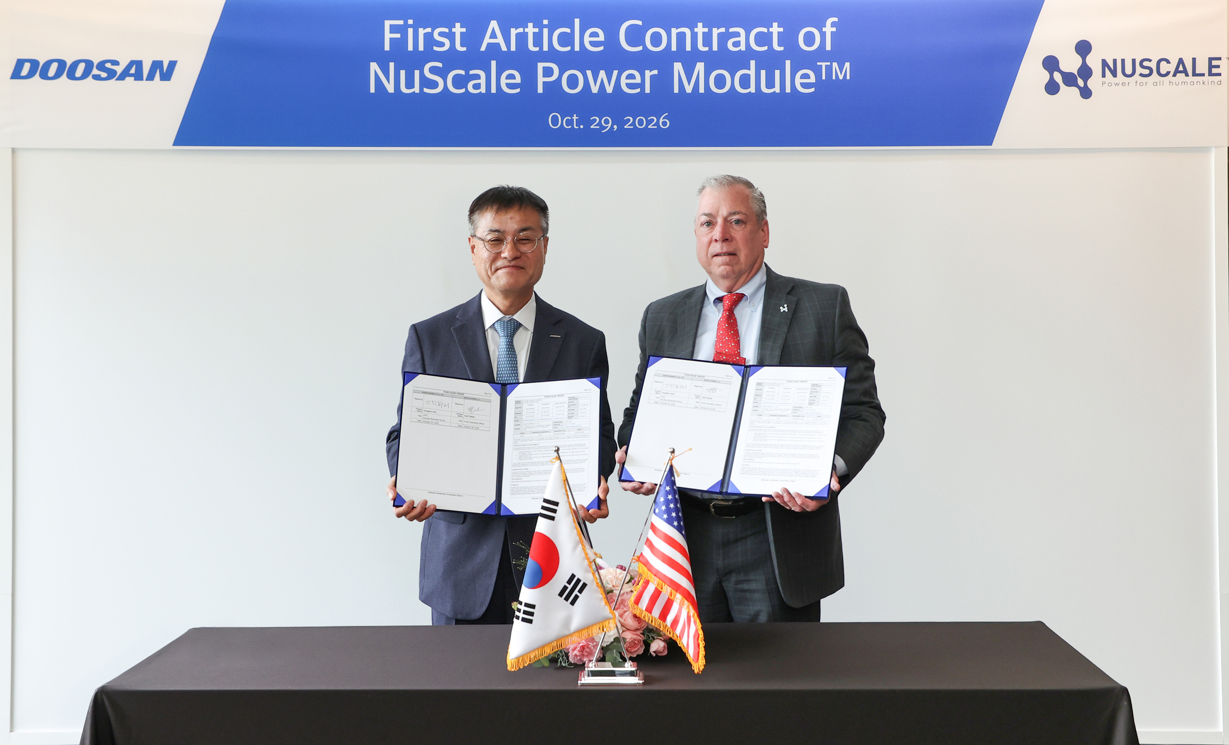 ▲ Carl Fisher, NuScale Power COO (on the right), and Jongdoo Kim, CEO of Doosan Enerbility’s Nuclear Business Group, pose for a commemorative photo at the signing ceremony held at Doosan Enerbility’s Changwon headquarters on Oct. 29.