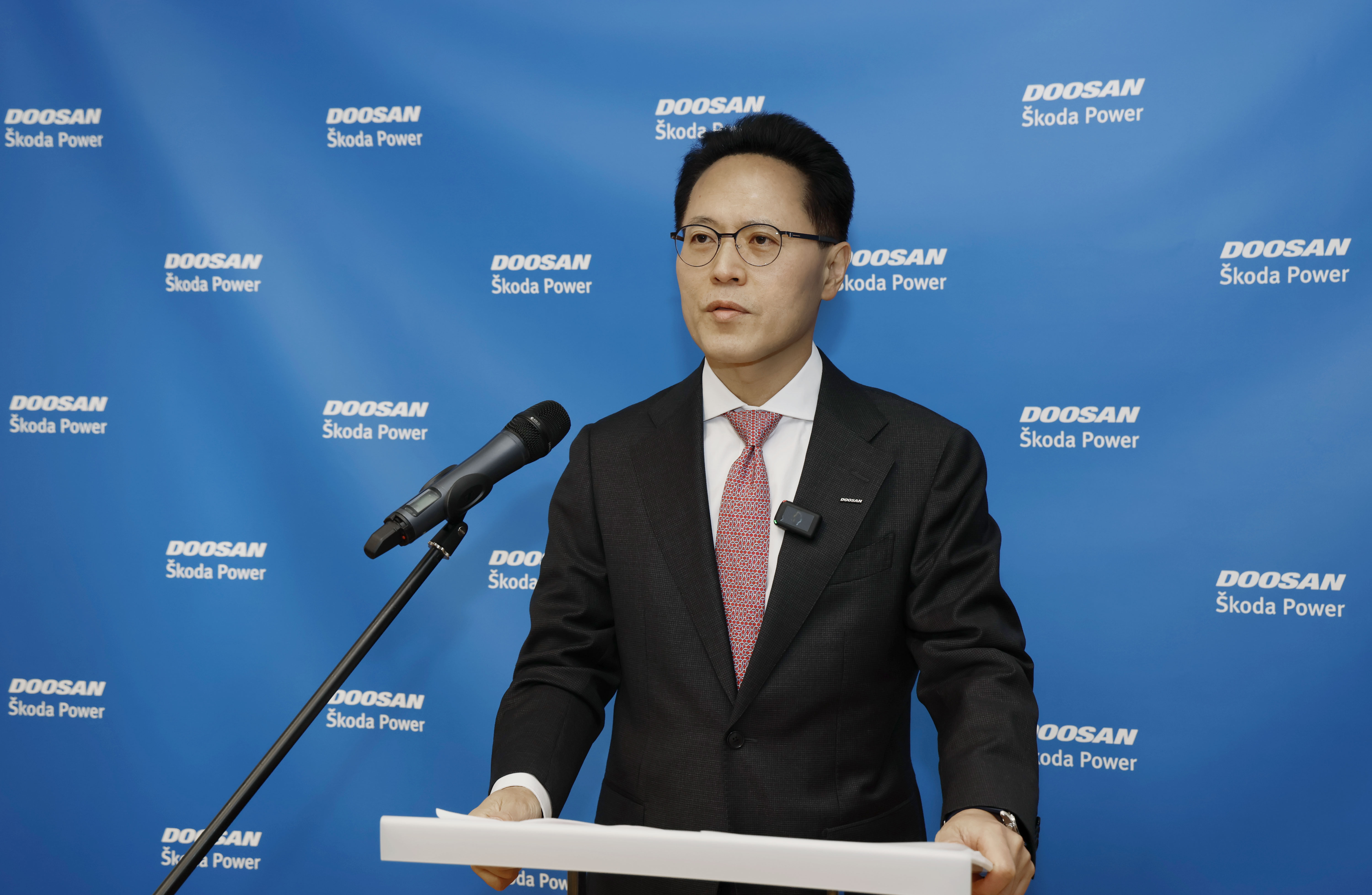 6일(현지시간) 체코 프라하 증권거래소에서 열린 두산스코다파워 상장 기념식에서 두산에너빌리티 박상현 사장이 기념 축사를 하고 있다. 