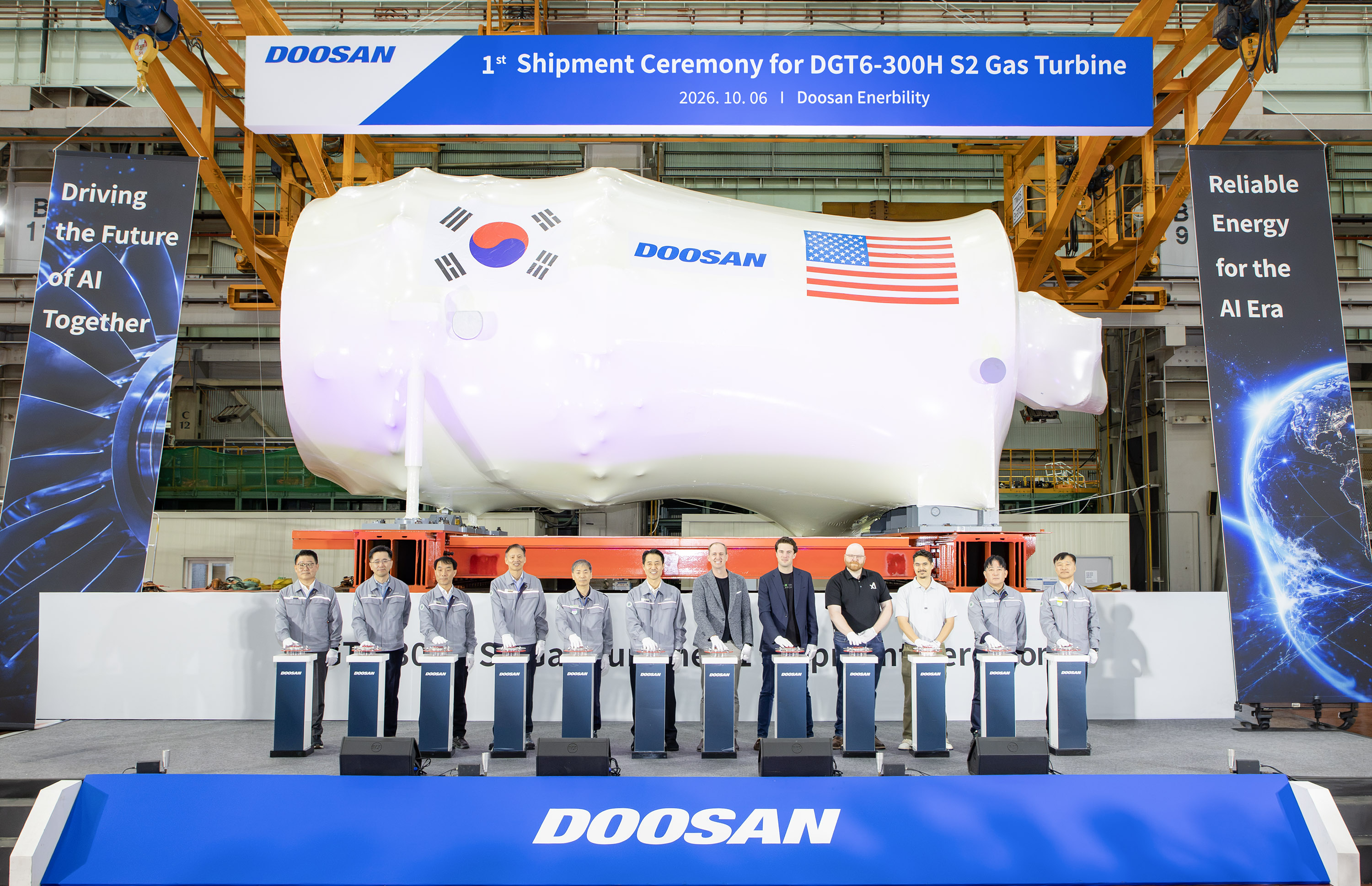▲ 6일 두산에너빌리티 창원 본사에서 개최된 380MW 가스터빈 출하식에서 스페이스XAI 주요 관계자들과 손승우 파워서비스BG장(사진 가운데)을 비롯한 두산에너빌리티 임직원이 기념 촬영하고 있다.